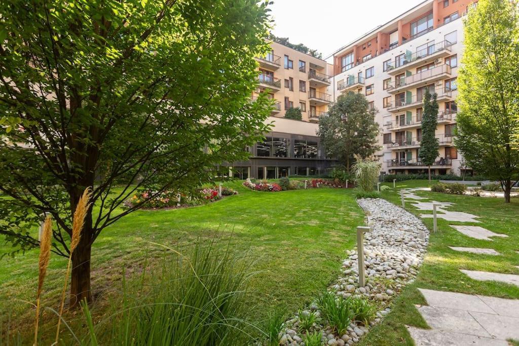 Flat On Corvin Promenade With Big Balcony * Budapeste