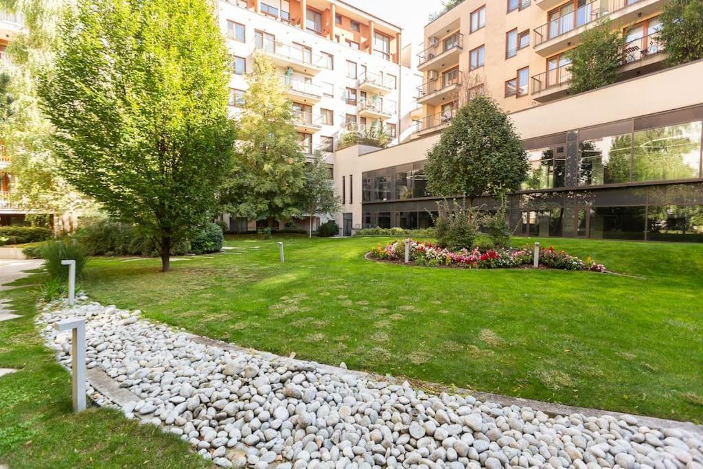 Flat On Corvin Promenade With Big Balcony Apartamento