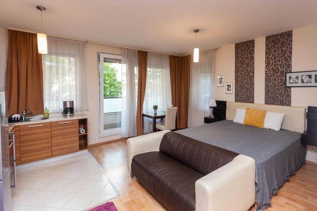 Flat On Corvin Promenade With Big Balcony Apartment
